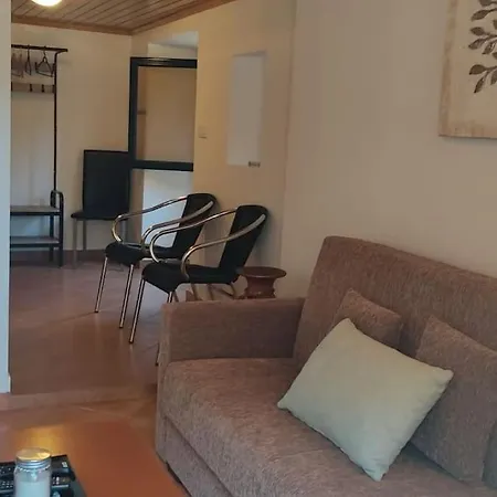 Spacious House For Groups Near The Pools בית נופש